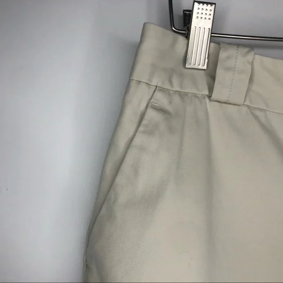 GAP women’s khaki shorts with pockets size 8 - Picture 5 of 6